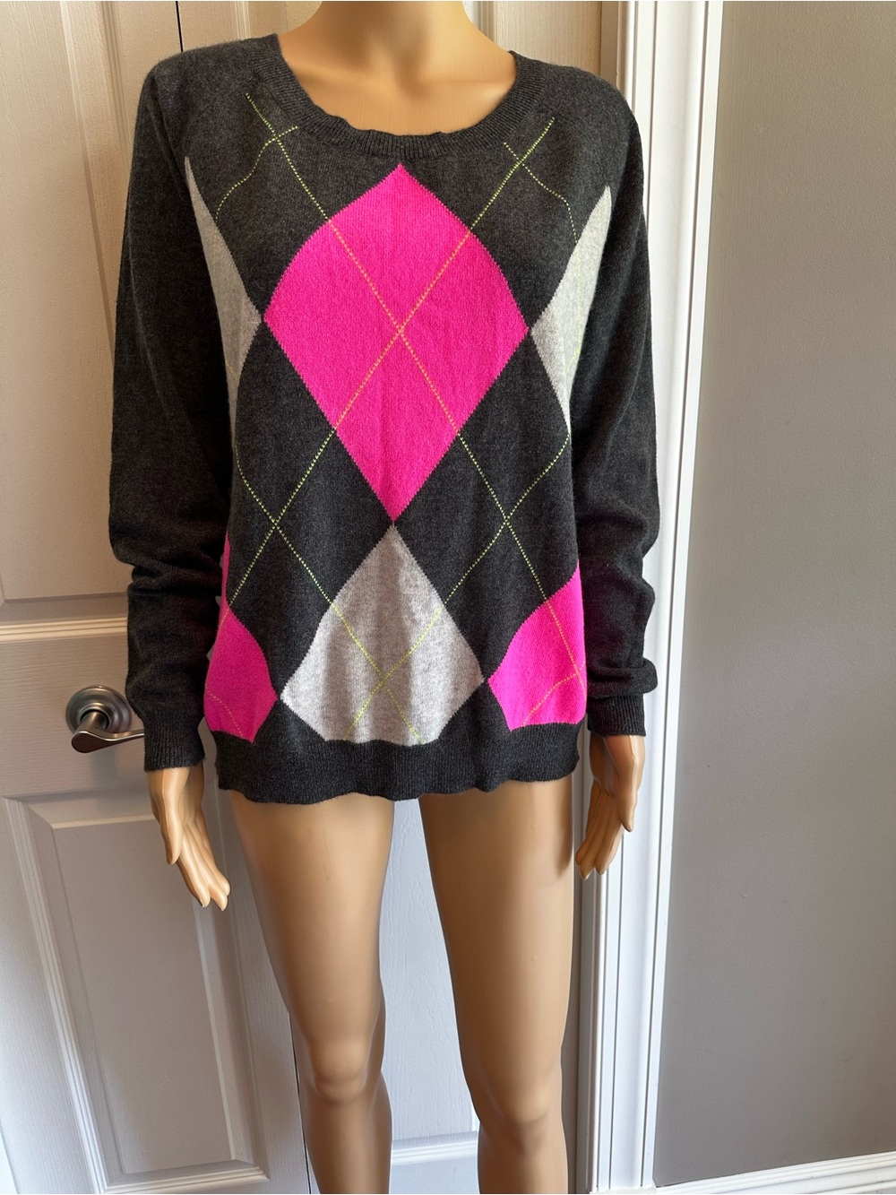 Apt. 9 Charcoal Cashmere Crewneck Sweater with Hot Pink and Light Gray Argyle